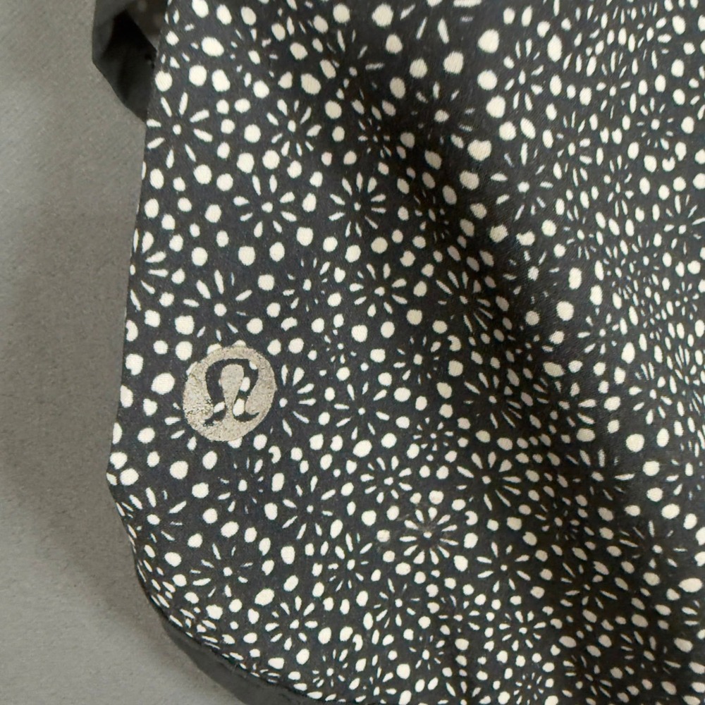 Lululemon Speed Shorts Womens Size 8 Black White Ditsy Floral Running Athletic - Picture 3 of 5